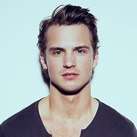 Freddie Stroma
